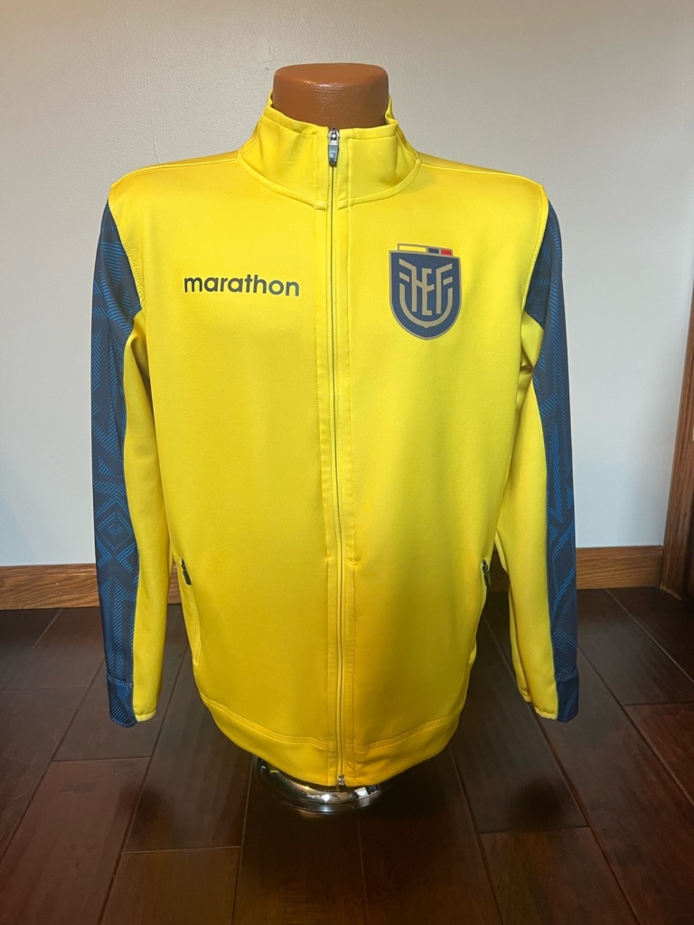 Marathon Authentic Ecuador National Team Soccer Jacket Men’s Medium Yellow Blue